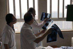 Dokter Lagast op werkbezoek in China